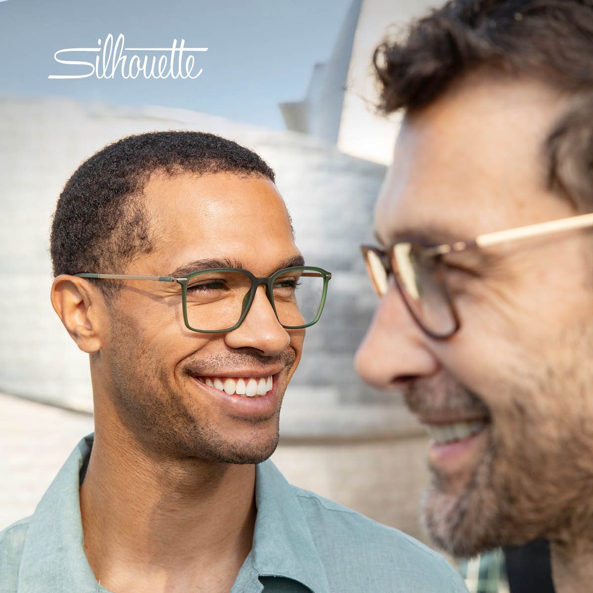 Zwei Männer mit Silhouette-Brillen